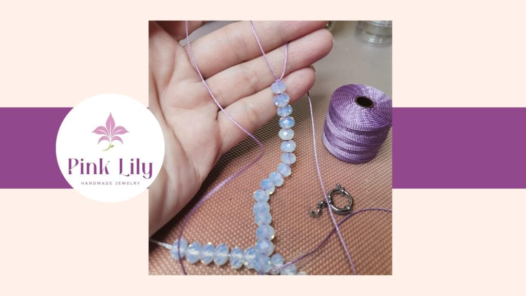 Pink Lily Jewelry: Πώς φτιάχνεται ένα χειροποίητο κολιέ με ημιπολύτιμους λίθους
