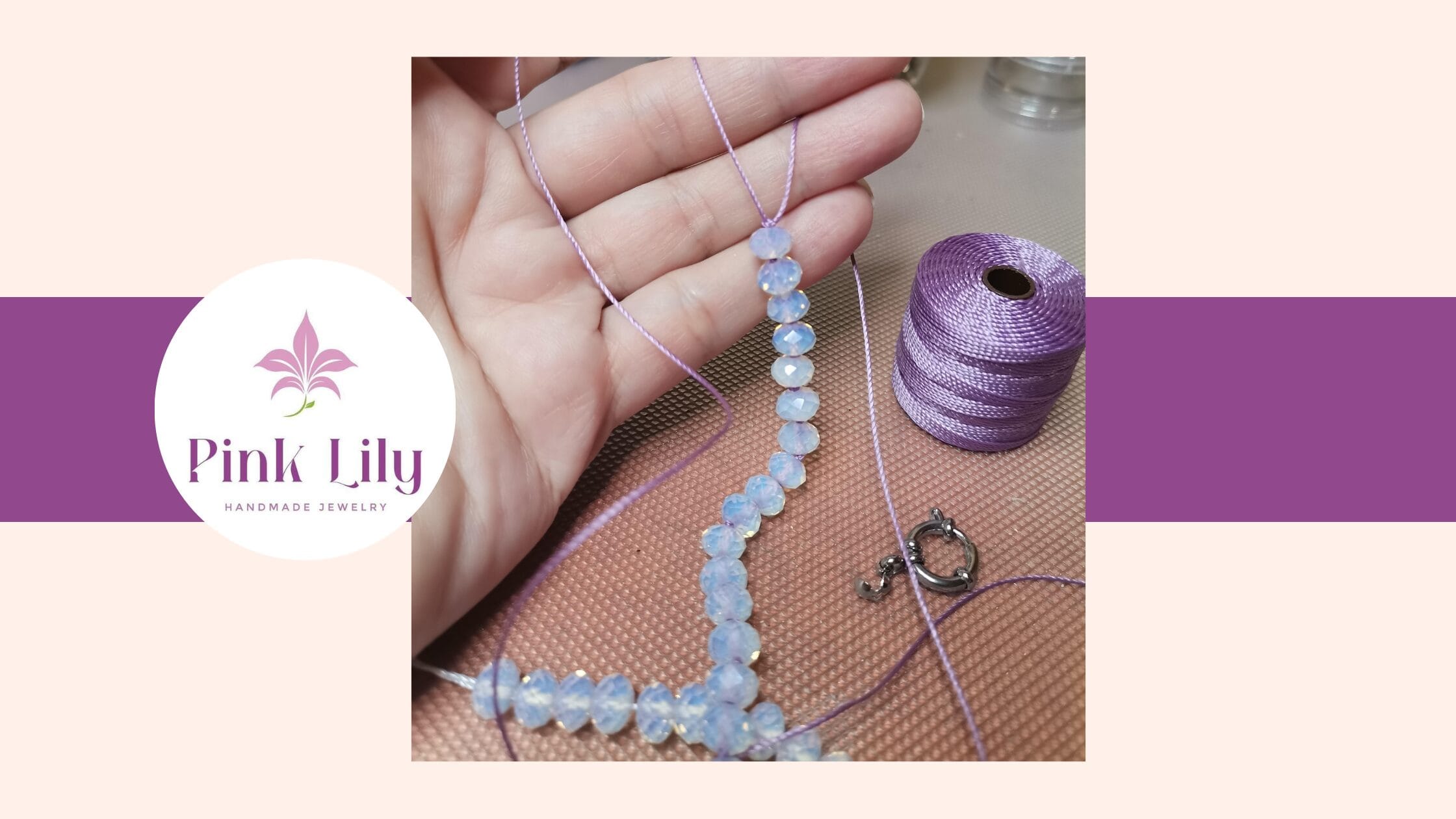 Read more about the article Pink Lily Jewelry: Πώς φτιάχνεται ένα χειροποίητο κολιέ με ημιπολύτιμους λίθους