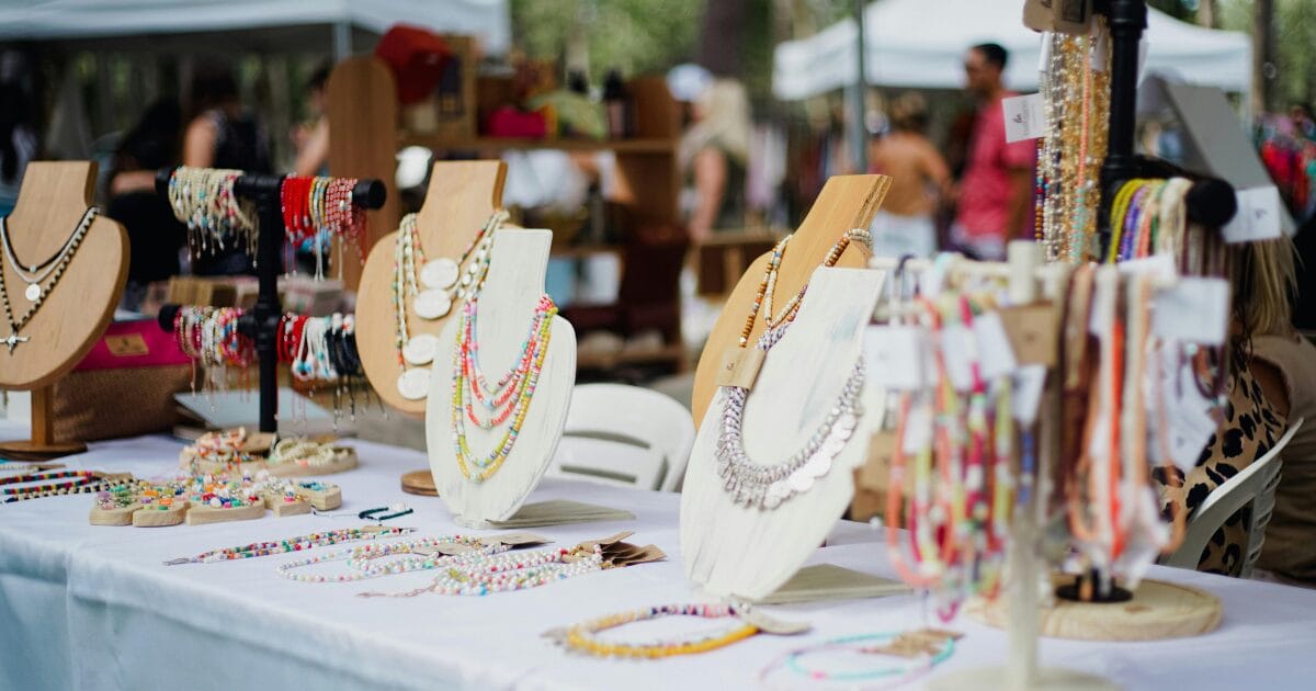 Read more about the article Γιατί ένα bazaar μπορεί να είναι το καλύτερο πρώτο βήμα για έναν χειροτέχνη
