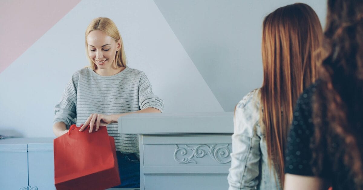 Read more about the article Γιατί οι πελάτες αγοράζουν από εσένα και όχι από κάποιον άλλον;